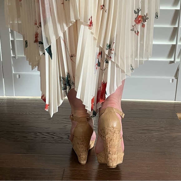 Dolce Vita Cork effect, Thong Wedge Sandal with gold accents, Never Worn… - Picture 3 of 14